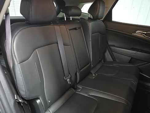 Used 2023 Kia Sportage EX AWD/4WD image 16