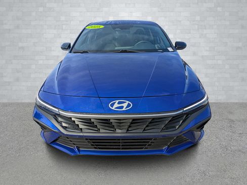 Used 2025 Hyundai Elantra Sport image 3