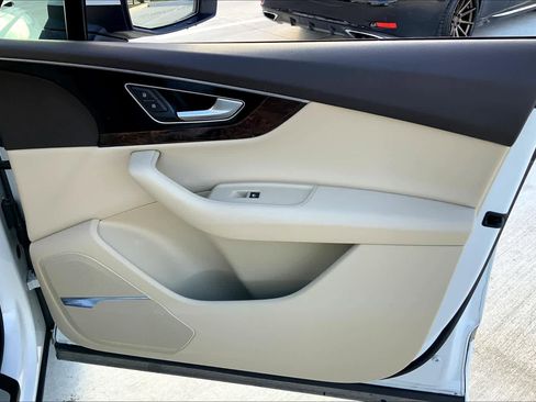 Used 2019 Audi Q7 3.0T Prestige w/ Prestige Package AWD/4WD image 21