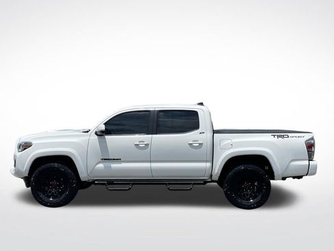 Used 2022 Toyota Tacoma TRD Sport w/ Technology Package RWD image 2