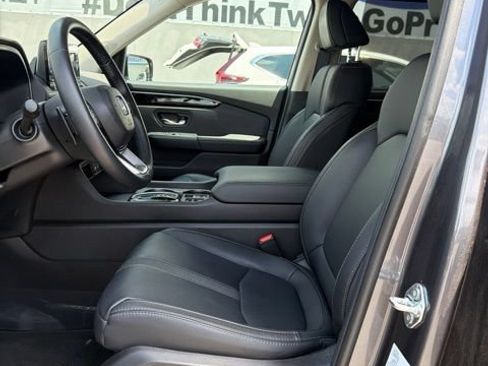 Used 2025 Honda Pilot EX-L image 13