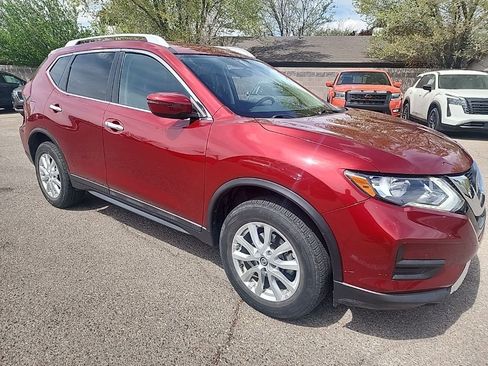 Used 2018 Nissan Rogue SV image 4