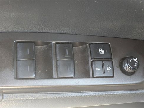 Used 2022 Toyota Camry SE image 12