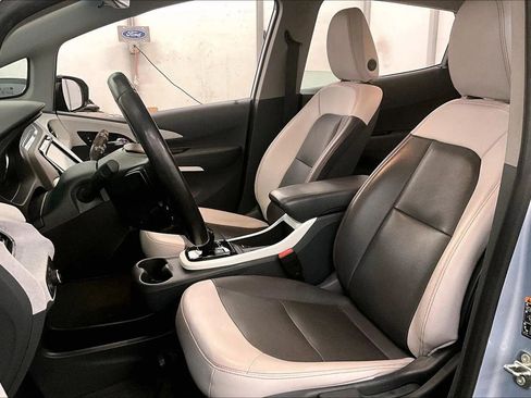 Used 2018 Chevrolet Bolt Premier w/ Driver Confidence II Package image 24