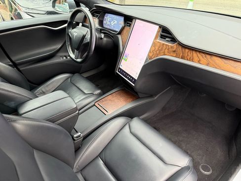 Used 2020 Tesla Model S Long Range Plus image 21