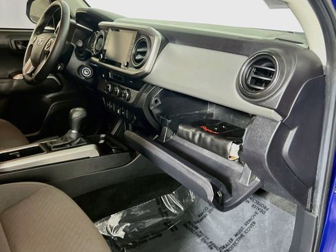 Used 2022 Toyota Tacoma SR5 w/ Technology Package RWD image 34