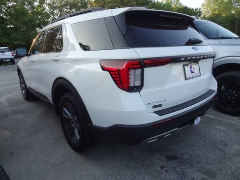 Used 2026 Ford Explorer Active w/ Active Comfort Package AWD/4WD image 4