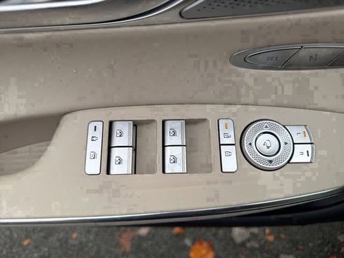 Used 2026 Genesis GV70 2.5T Advanced image 17