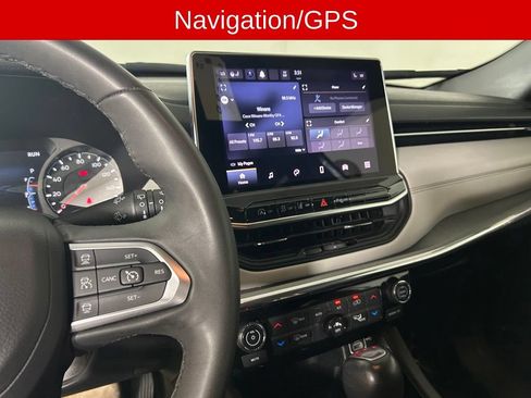 Used 2024 Jeep Compass Limited AWD/4WD image 3