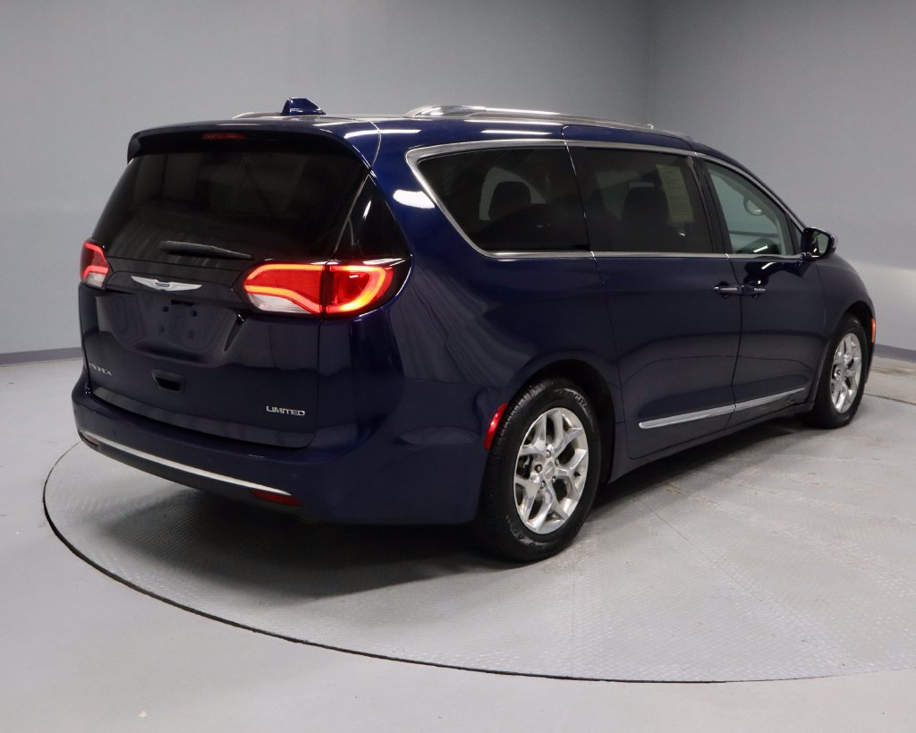 Used 2019 Chrysler Pacifica Limited FWD image 10