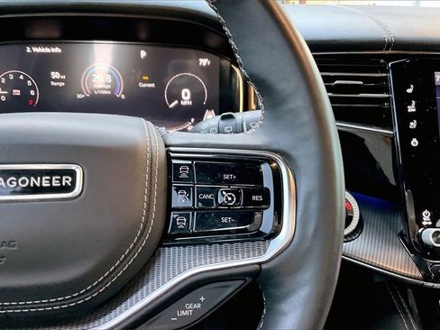 Used 2023 Jeep Grand Wagoneer Series II image 9