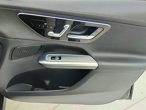 Used 2025 Mercedes-Benz GLC 350e GLC 350e image 24
