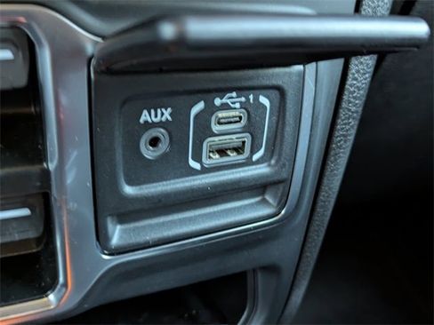 Used 2024 Jeep Wrangler Sahara image 20