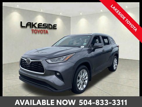 Used 2023 Toyota Highlander Limited FWD image 1