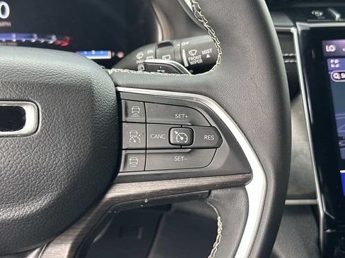 Used 2023 Jeep Grand Cherokee Limited AWD/4WD image 29