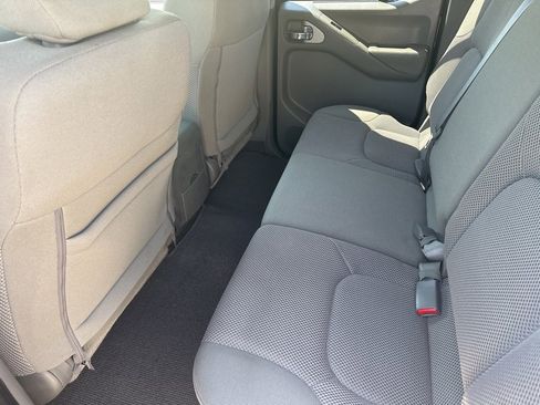 Used 2021 Nissan Frontier SV image 12