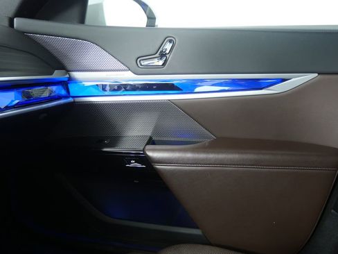 Certified 2023 BMW 760i xDrive w/ Executive Package image 30