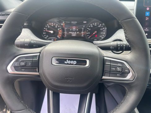 Used 2023 Jeep Compass Latitude w/ Convenience Group AWD/4WD image 13