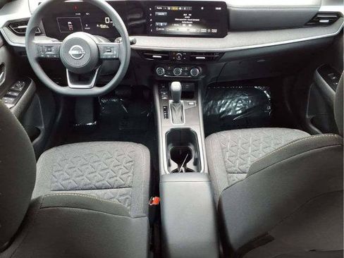 Certified 2025 Nissan Kicks SV FWD image 10