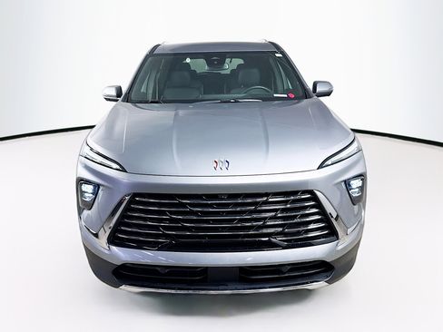 Used 2025 Buick Enclave Preferred image 3