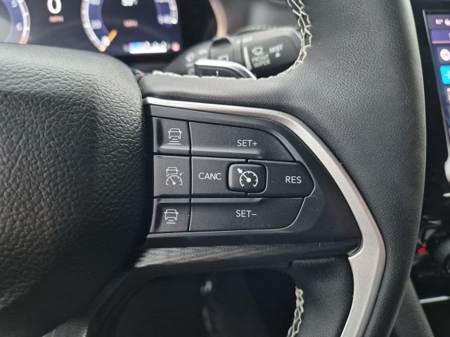 Used 2024 Jeep Grand Cherokee Laredo w/ Luxury Tech Group I AWD/4WD image 14