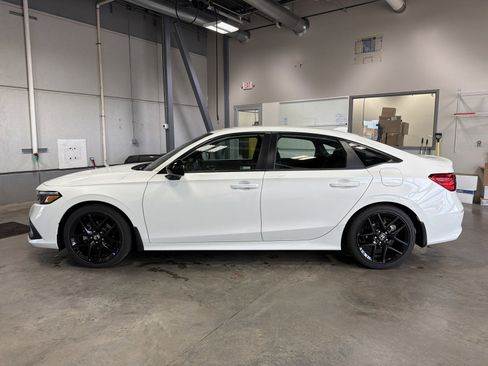 Used 2024 Honda Civic Sport image 4