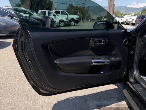 Used 2016 Ford Mustang Coupe RWD image 12