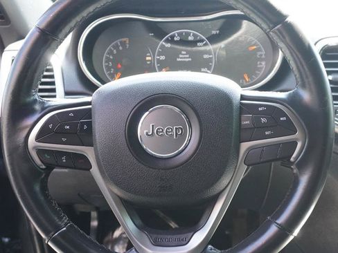 Used 2018 Jeep Grand Cherokee Laredo AWD/4WD image 13