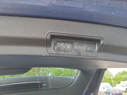 Used 2022 Ford Explorer XLT image 15