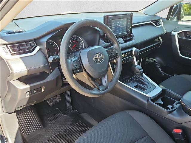 Used 2021 Toyota RAV4 LE FWD image 10