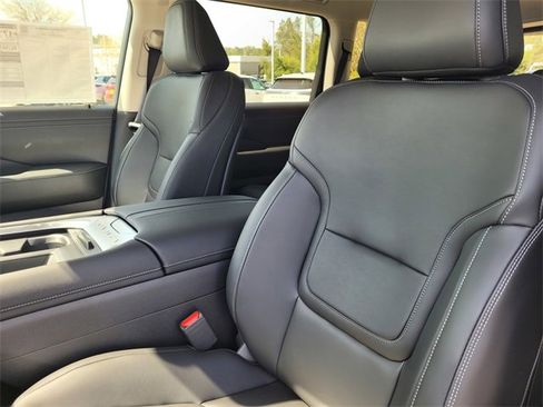 New 2025 Nissan Armada SV image 11