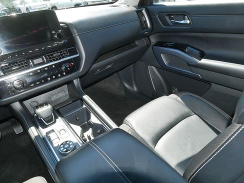Certified 2023 Nissan Pathfinder SL w/ SL Premium Package AWD/4WD image 11