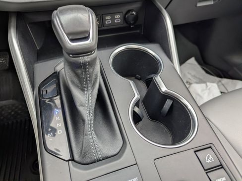 Used 2023 Toyota Highlander XLE image 25