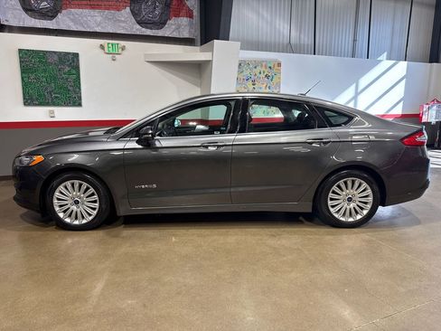 Used 2016 Ford Fusion SE image 4
