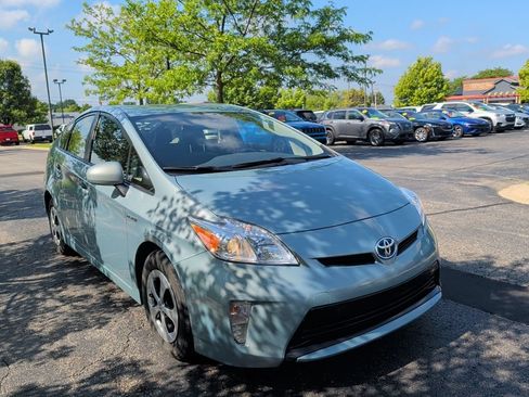 Used 2015 Toyota Prius Three FWD image 2