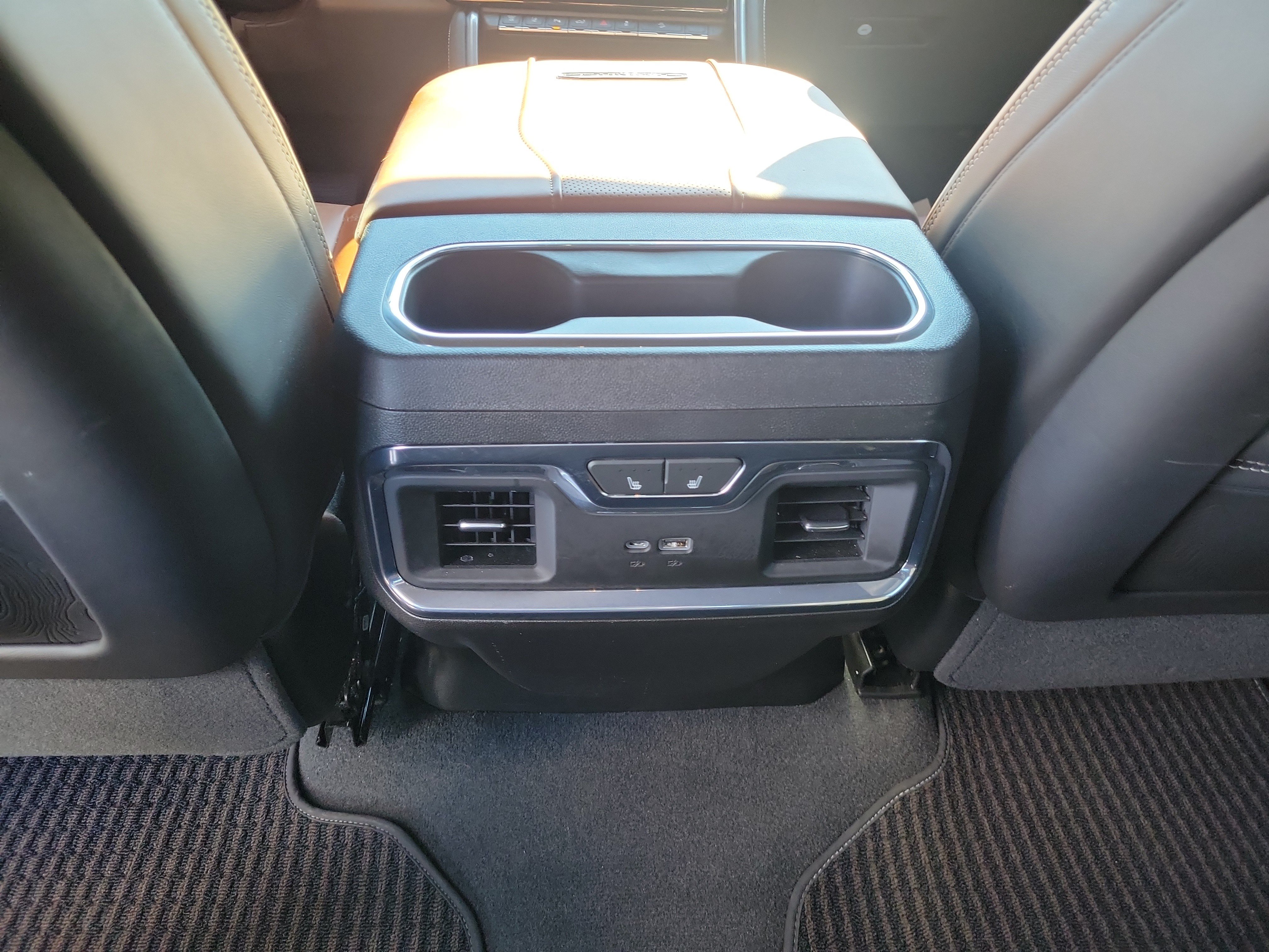 Used 2024 GMC Sierra 2500 Denali Ultimate AWD/4WD image 10