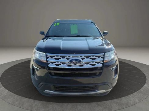 Used 2019 Ford Explorer XLT w/ Equipment Group 202A FWD image 2