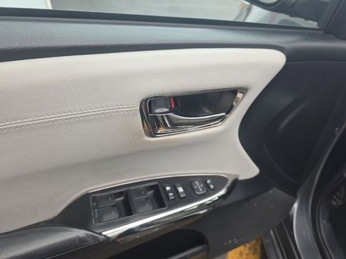 Used 2018 Toyota Avalon XLE image 15