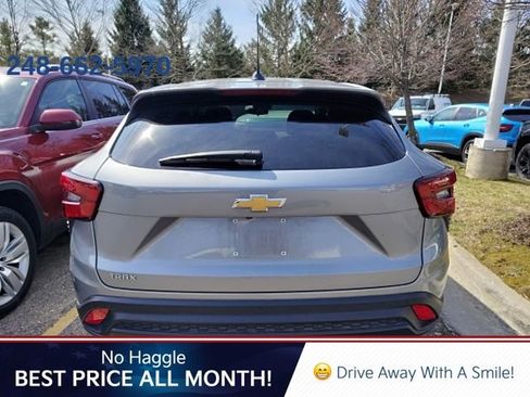 Used 2024 Chevrolet Trax LS w/ LS Convenience Package image 3