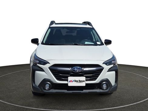 Used 2025 Subaru Outback Premium AWD/4WD image 10