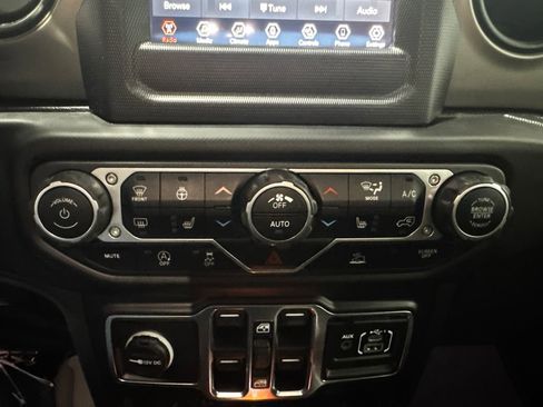 Used 2021 Jeep Wrangler Unlimited Sport AWD/4WD image 36