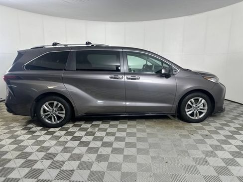 Used 2023 Toyota Sienna Limited AWD/4WD image 8