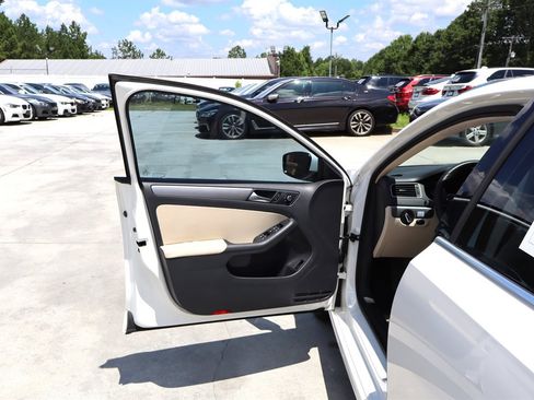 Used 2013 Volkswagen Jetta TDI FWD image 25
