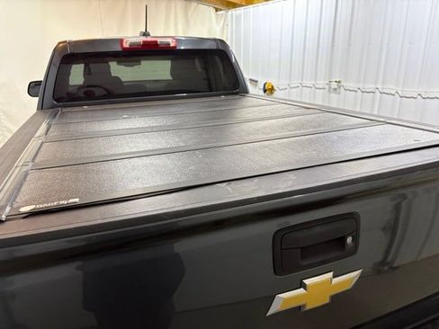 Used 2015 Chevrolet Colorado Z71 AWD/4WD image 12