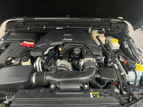 Used 2018 Jeep Wrangler Unlimited Sport S AWD/4WD image 24