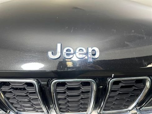 Used 2023 Jeep Grand Cherokee 4WD 4xe image 9