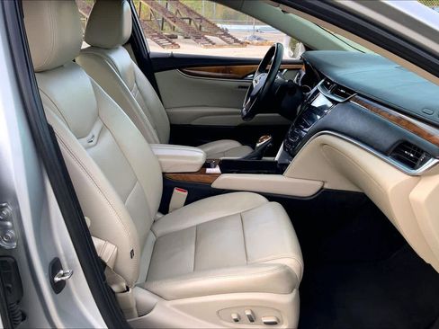 Used 2019 Cadillac XTS Luxury image 8