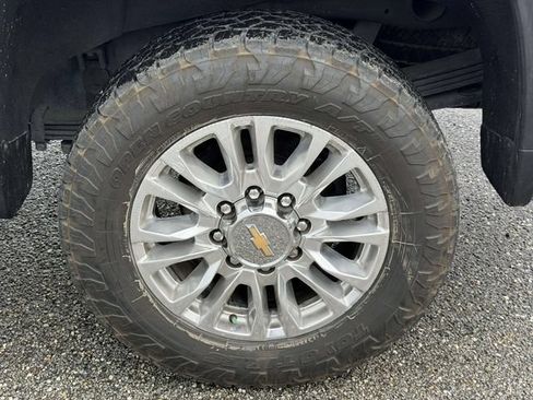 Used 2024 Chevrolet Silverado 2500 LTZ w/ LTZ Convenience Package AWD/4WD image 17