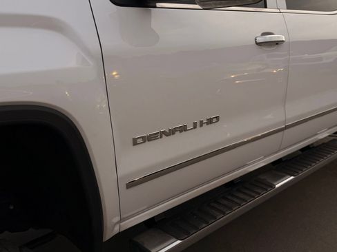 Used 2019 GMC Sierra 2500 Denali w/ Duramax Plus Package AWD/4WD image 18