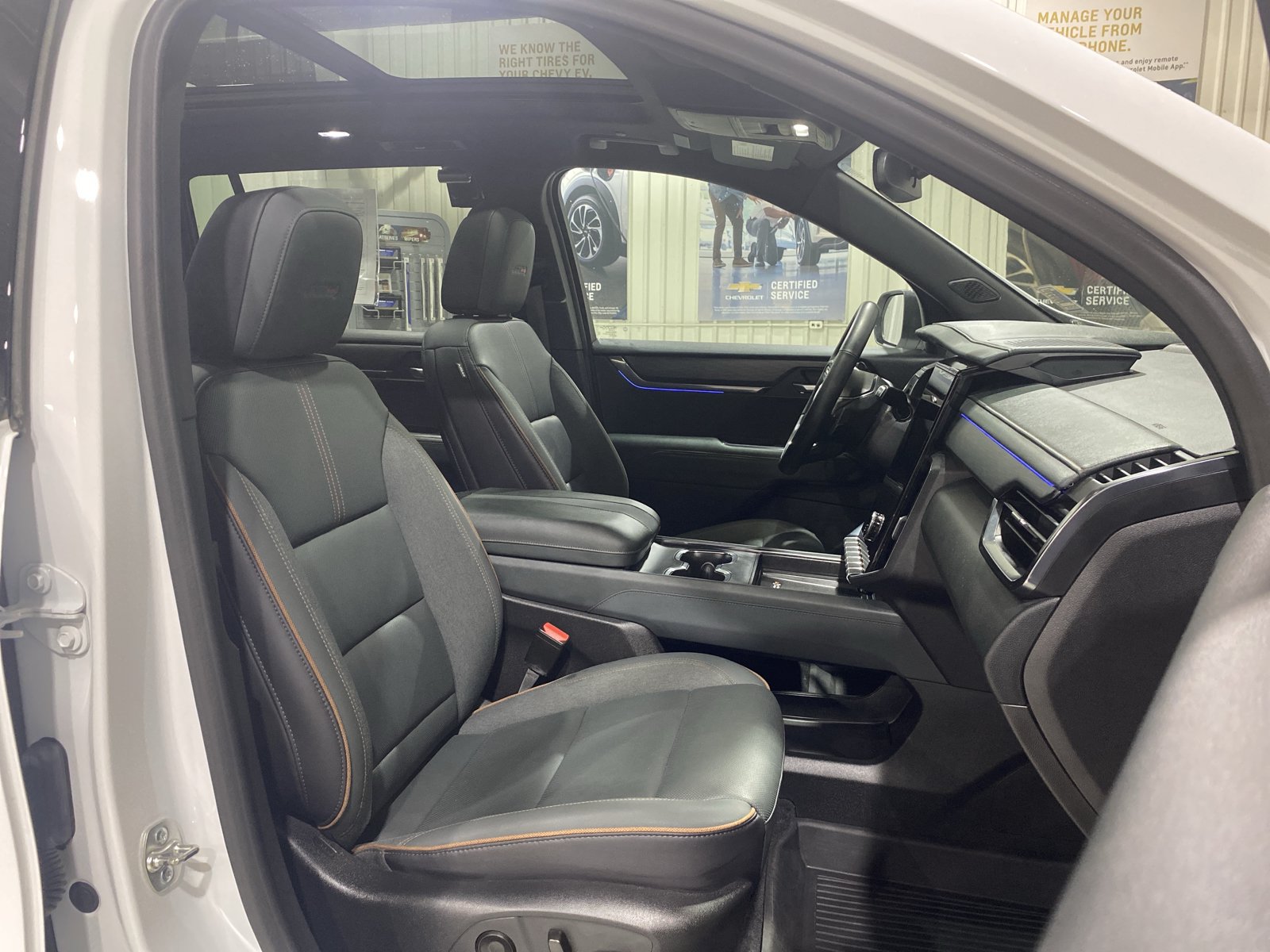 Used 2024 GMC Acadia AT4 w/ Luxury Package AWD/4WD image 15
